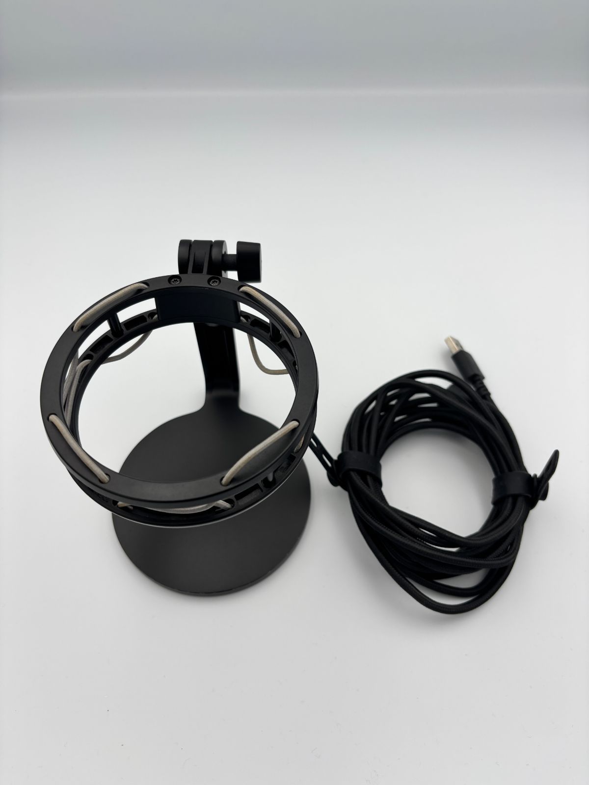 管理番号3378 HyperX QuadCast S スタンドアロンマイク RGBライティング ストリーマー コンテンツクリエーター ゲーマー向け PC PS 4使用 2年保証 HMIQ 1 XX RG G 4 P 5 7 AA