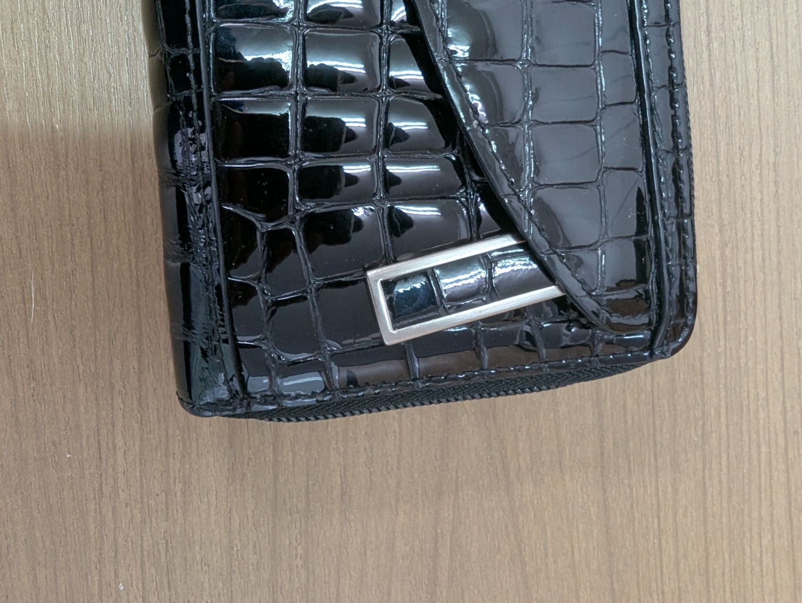 美品】コッコフィオーレ 長財布 クロコ型押し エナメル ブラック 箱