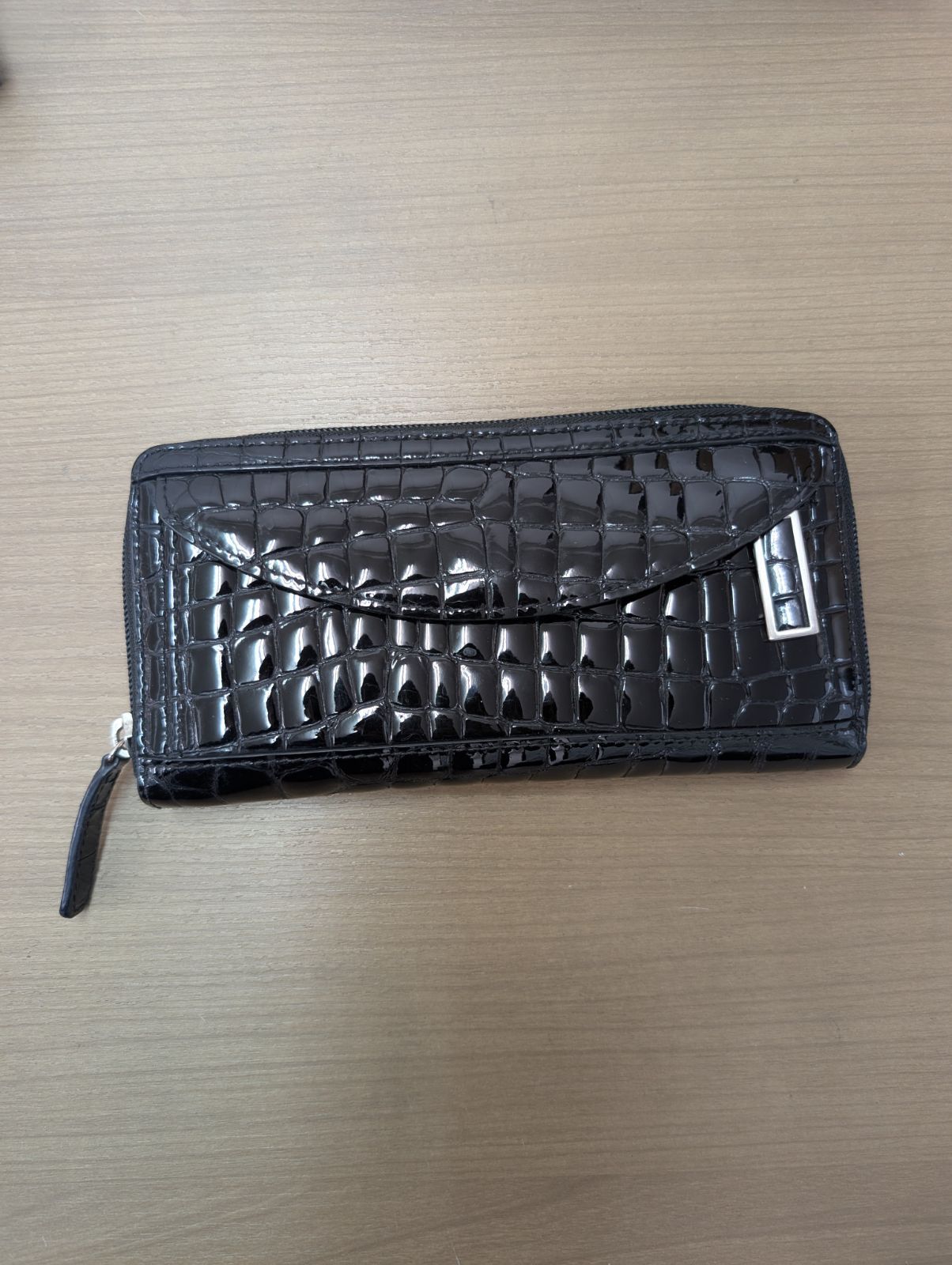 新品未使用　COCCO FIORE　長財布 箱付き　人気色ブラック 美品】コッコフィオーレ 長財布 クロコ型押し エナメル ブラック 箱