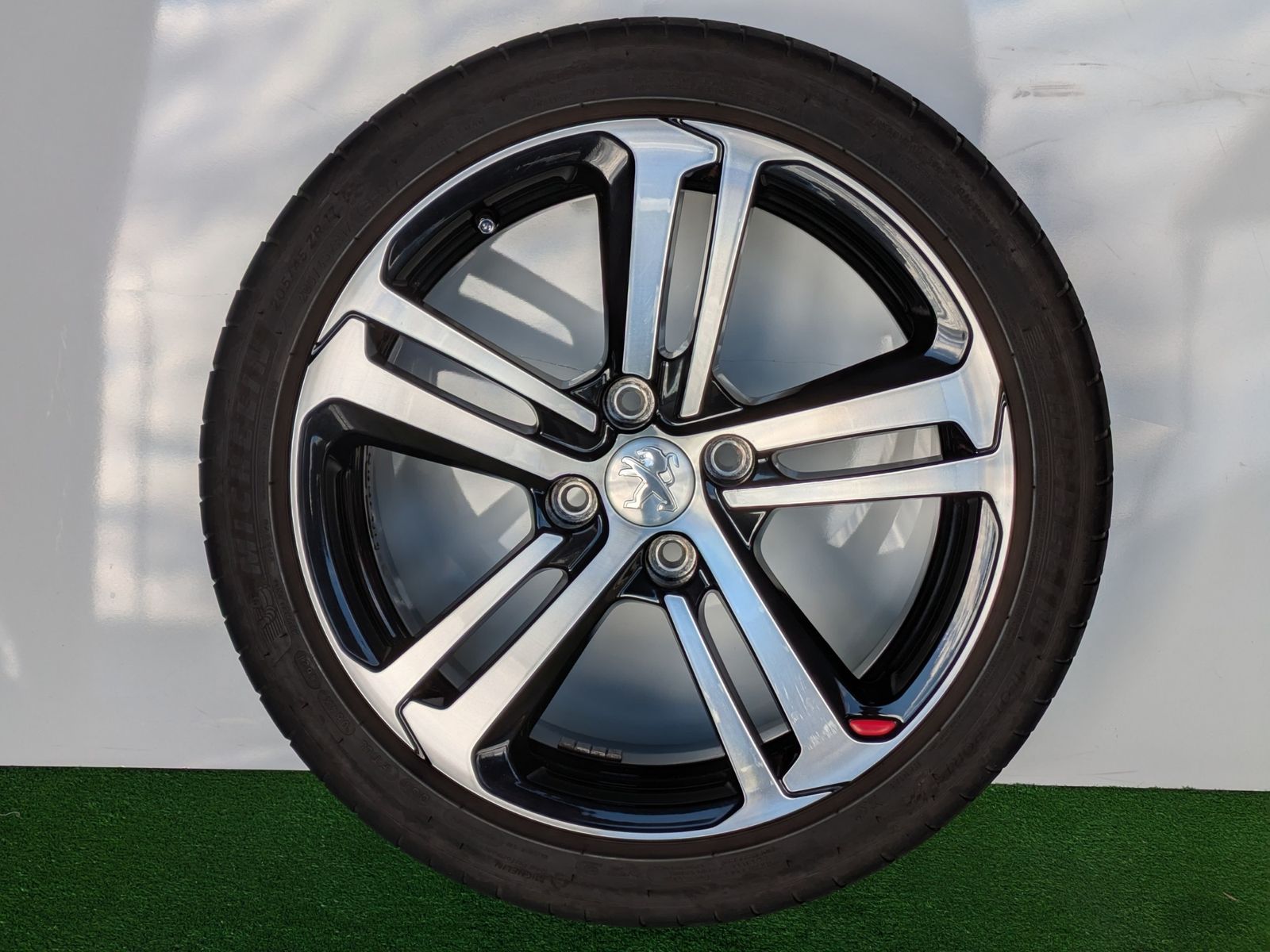 プジョー 208 17インチアルミホイール 17 7 J 4 H 108 25 ボルト 205 45 ZR