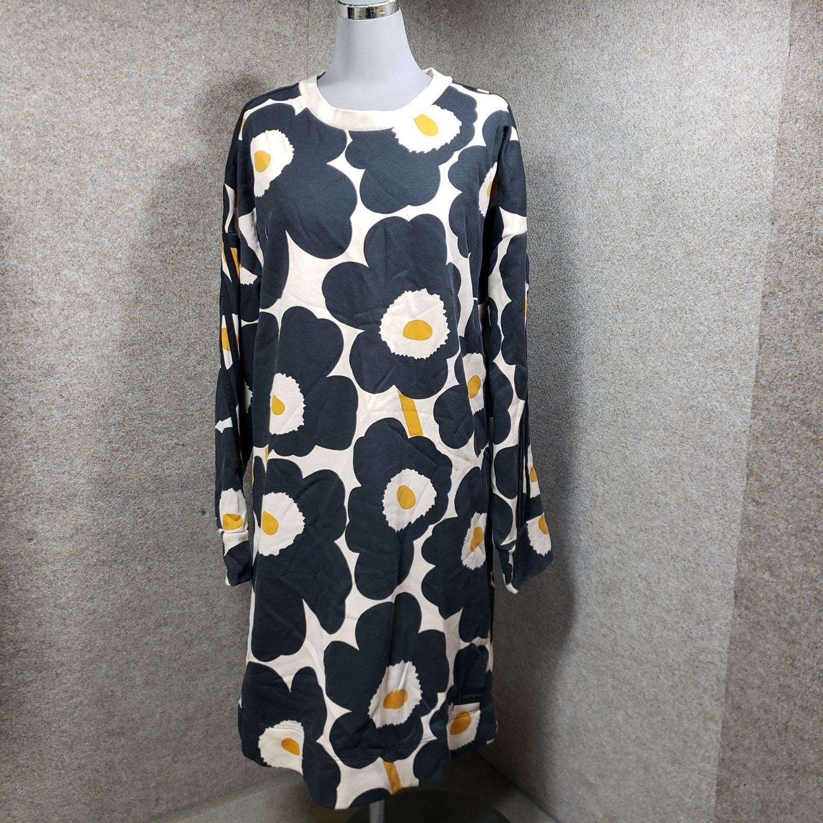 新品 タグ付 adidas × MARIMEKKO スウェットワンピース L 中古・古着通販】adidas (アディダス) marimekko (マリメッコ