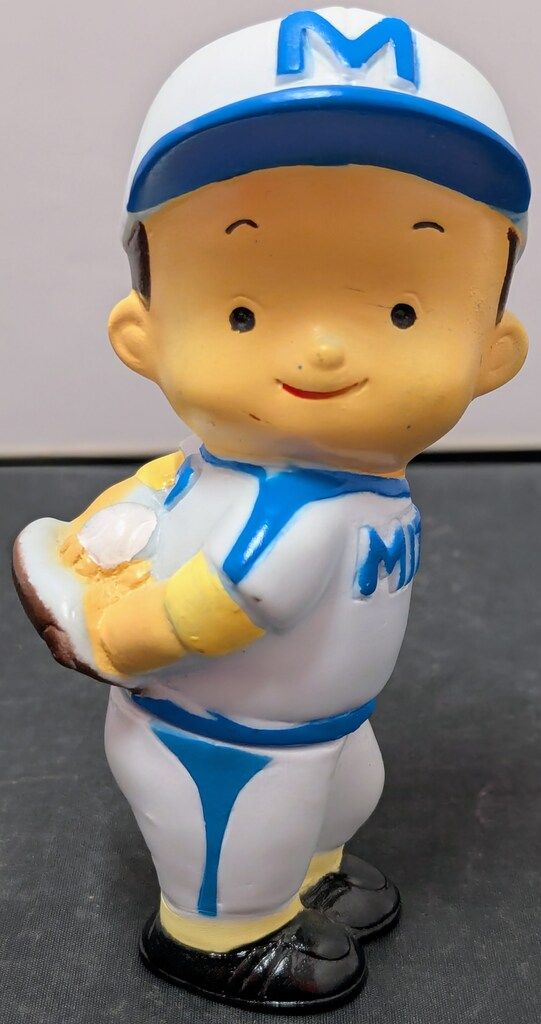 三井信託銀行 貯金箱 三井坊やピッチャー 背面にボール 115mm - メルカリ