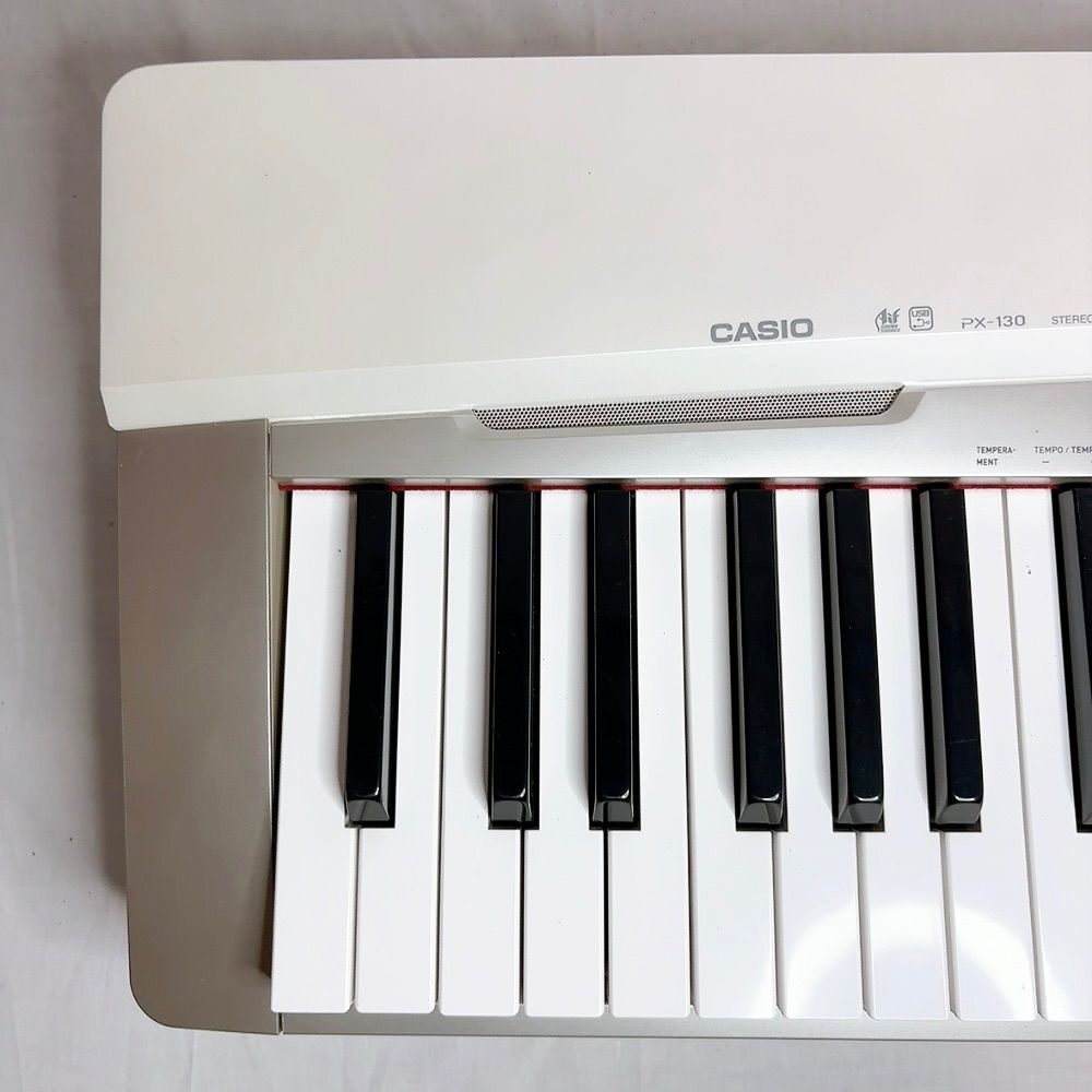 CASIO privia プリヴィア PX 130 電子ピアノ ホワイト 88鍵盤 スリム設計 自然なタッチ ヘッドホン対応 自宅練習向け