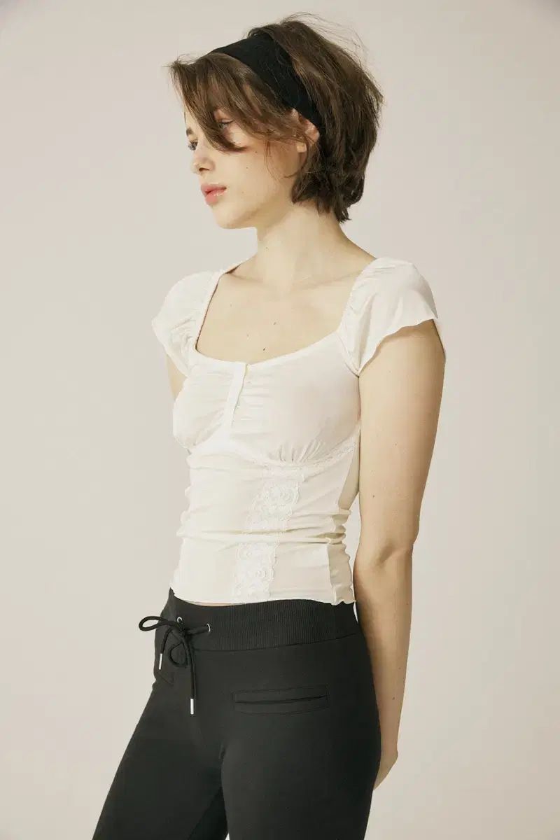  スリータイムズ ジュリア トップス 白 半袖(Tシャツ) Tシャツ カットソー