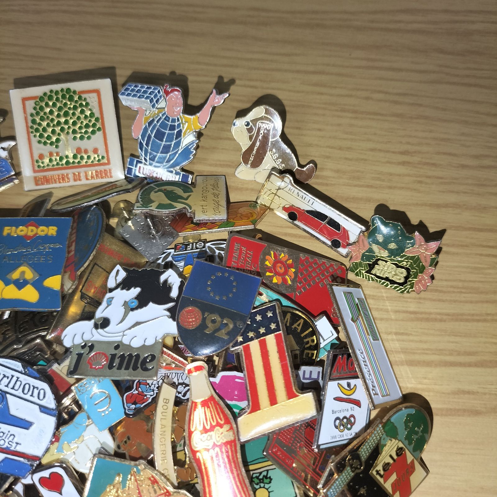 【平成レトロ】ピンバッジ　94個おまとめセット コレクション品　当時品　匿名配送 平成レトロ 缶バッジ まとめ売り - メルカリ