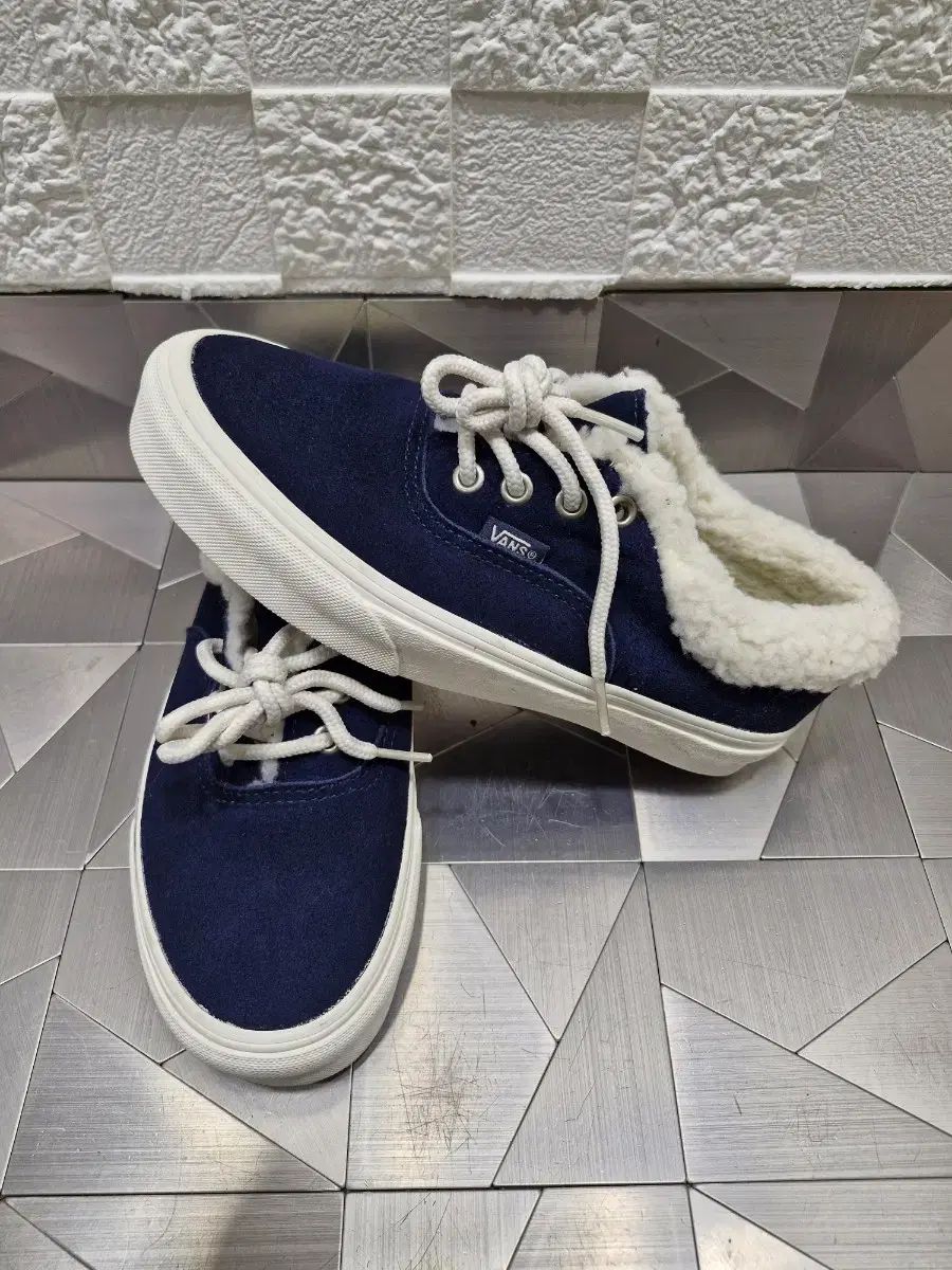 VANS アセンティック シェルパ スニーカー