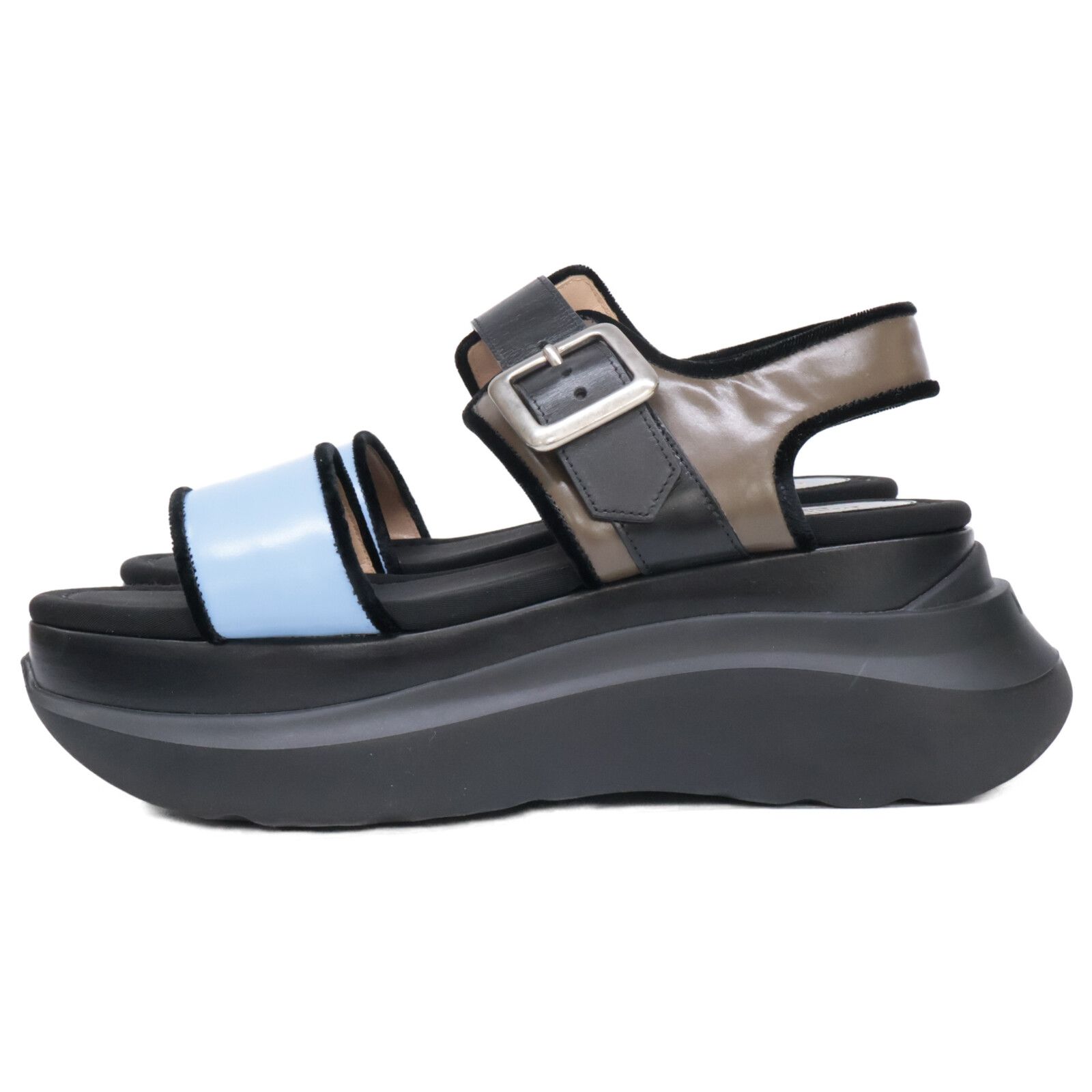 プラットフォーム