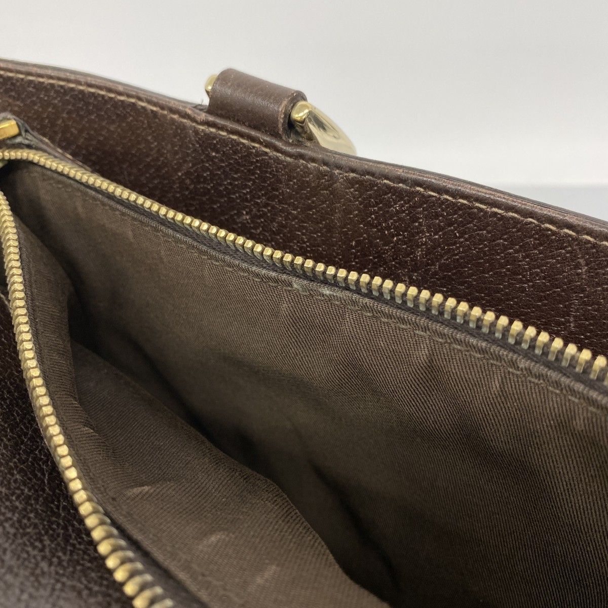 シャンパンゴールド金具