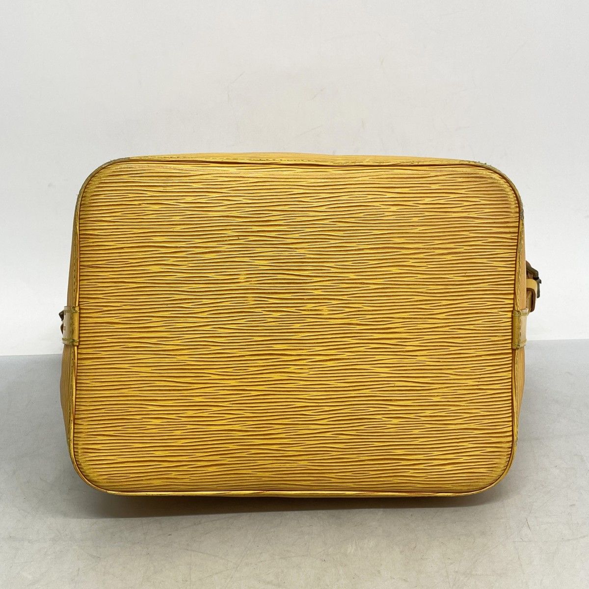 5pc3751】ルイヴィトン ショルダーバッグ エピ プチノエ M44109