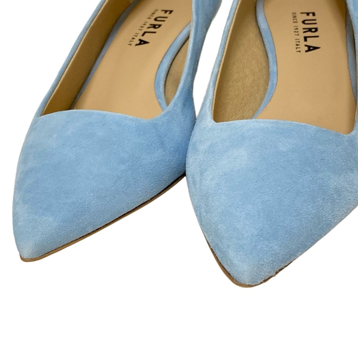 - ライトブルー