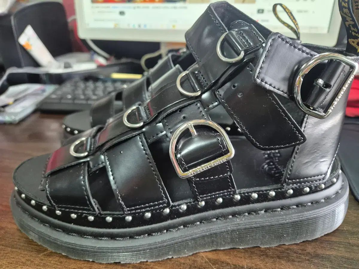 DR. MARTENS ドクターマーチン メンズサンダル