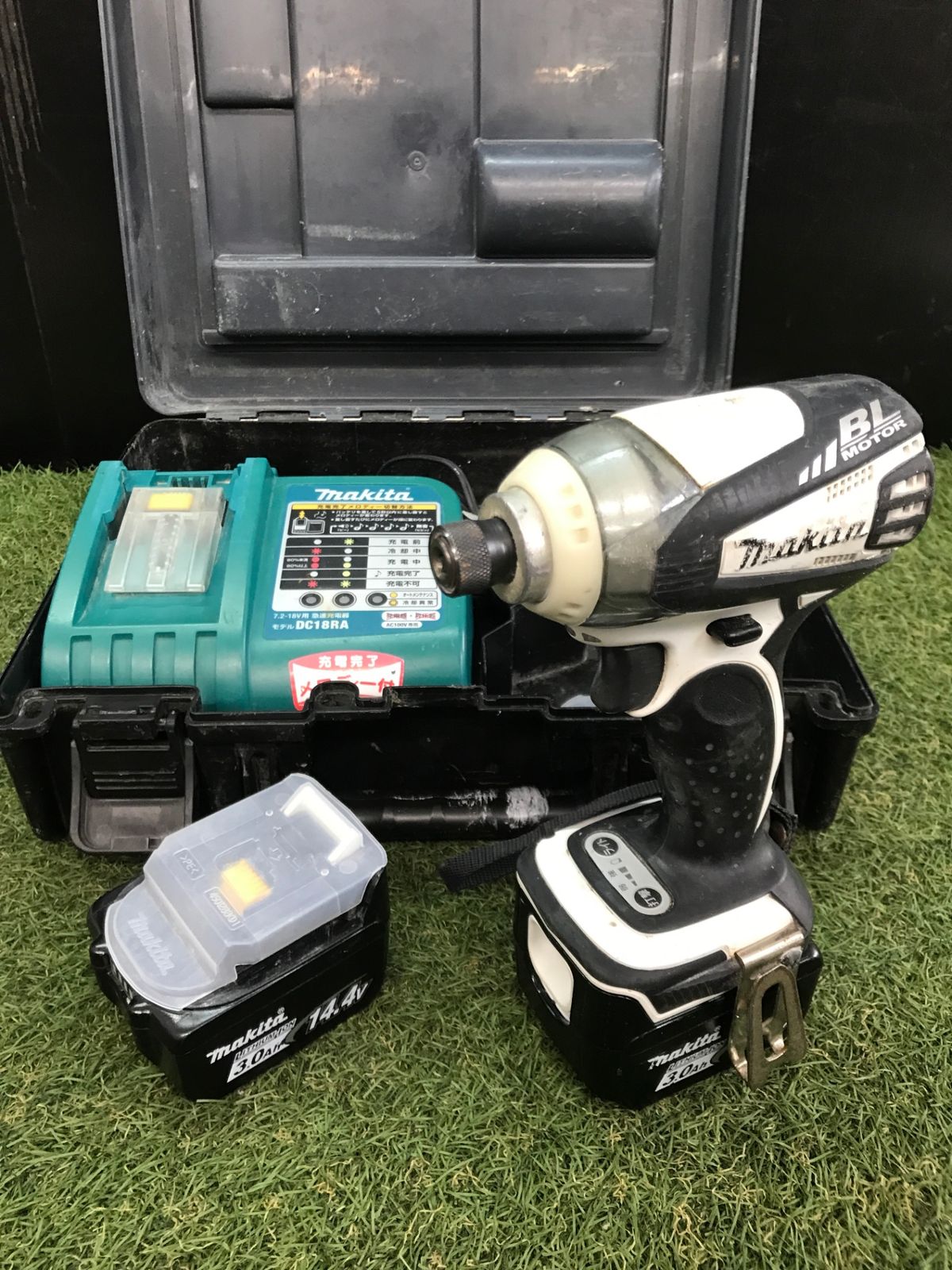 品 0906 充電式インパクトドライバ 14.4 V 白