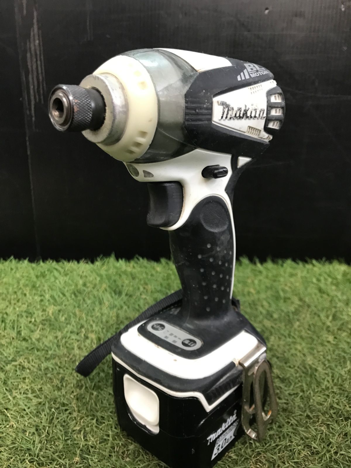 品 0906 充電式インパクトドライバ 14.4 V 白