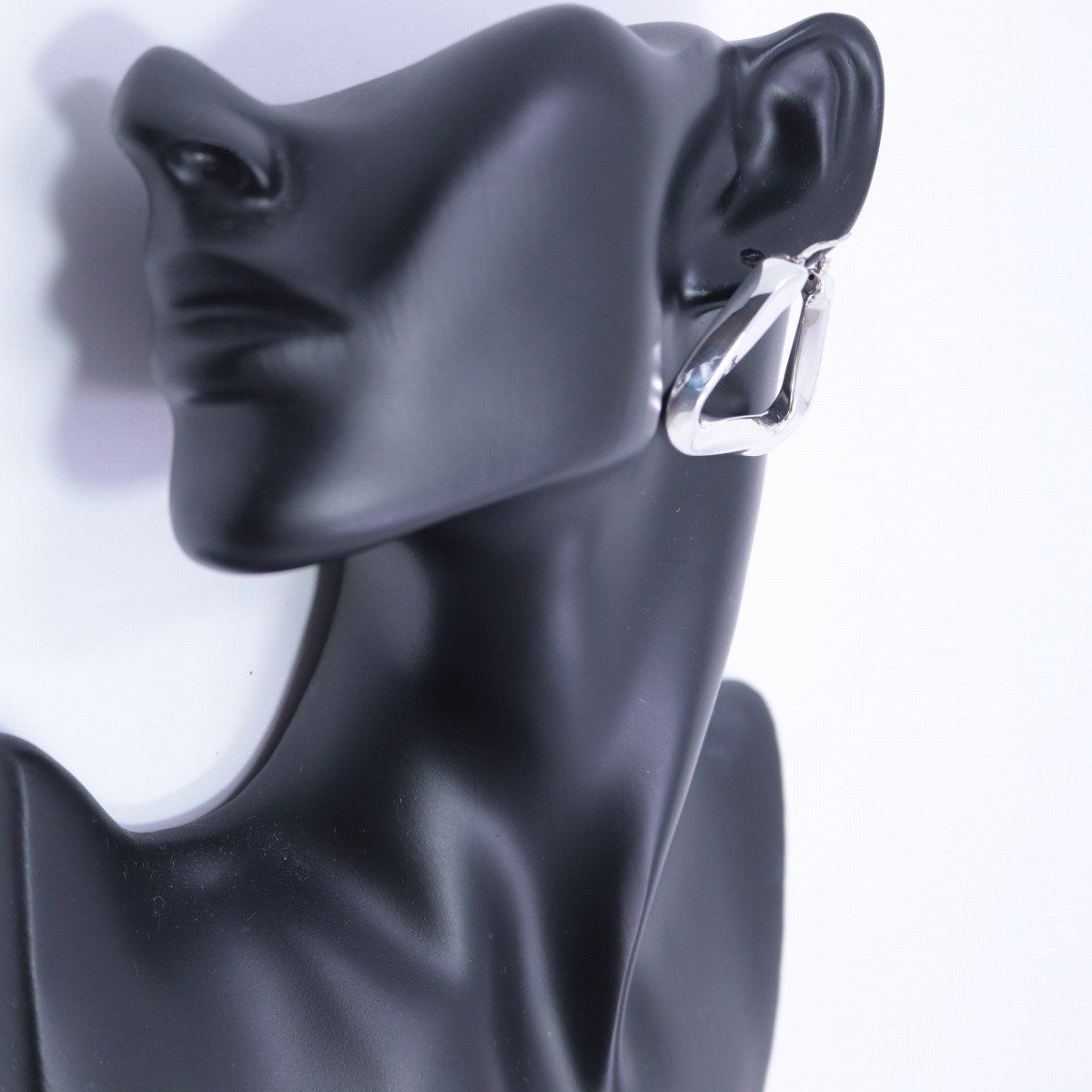 BOTTEGA VENETA ボッテガヴェネタ トライアングル ピアス シルバー925