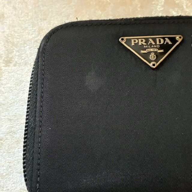 PRADA プラダ　ケース　三角ロゴプレート　ナイロン　ラウンドファスナー プラダ PRADA 三角ロゴプレート ラウンドジップ ナイロンブラック 2