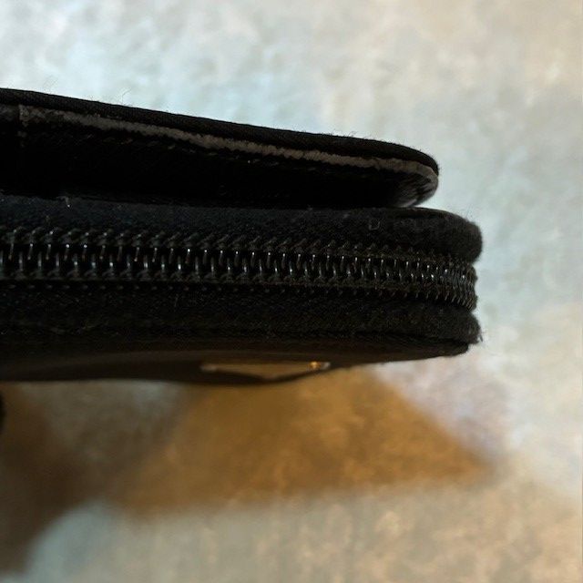 ナイロンブラック 2つ折り財布