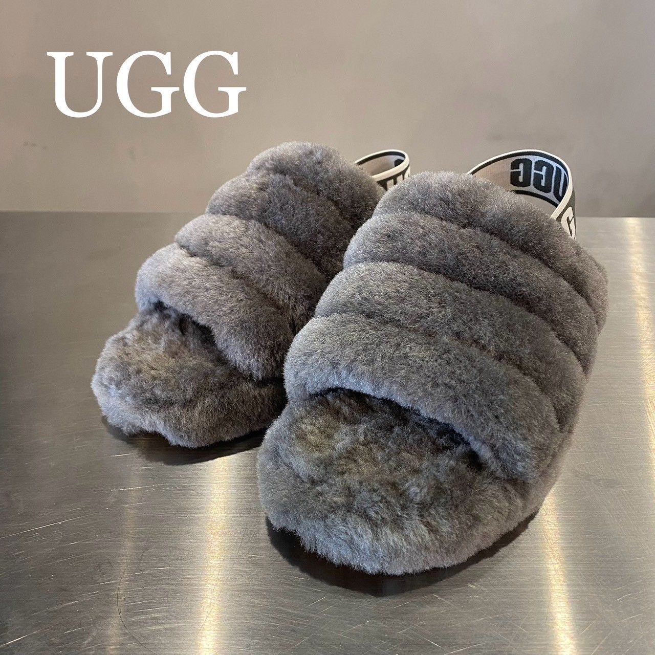 UGG』アグ (23cm) スーパーフラッスファーサンダル - メルカリ