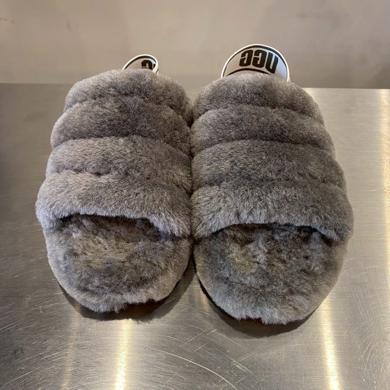 UGG』アグ (23cm) スーパーフラッスファーサンダル - メルカリ