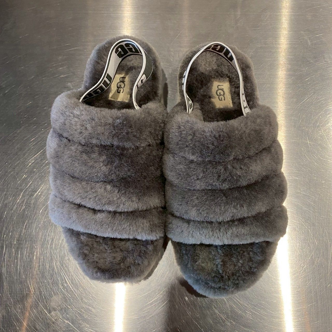 スーパーフラッスファーサンダル