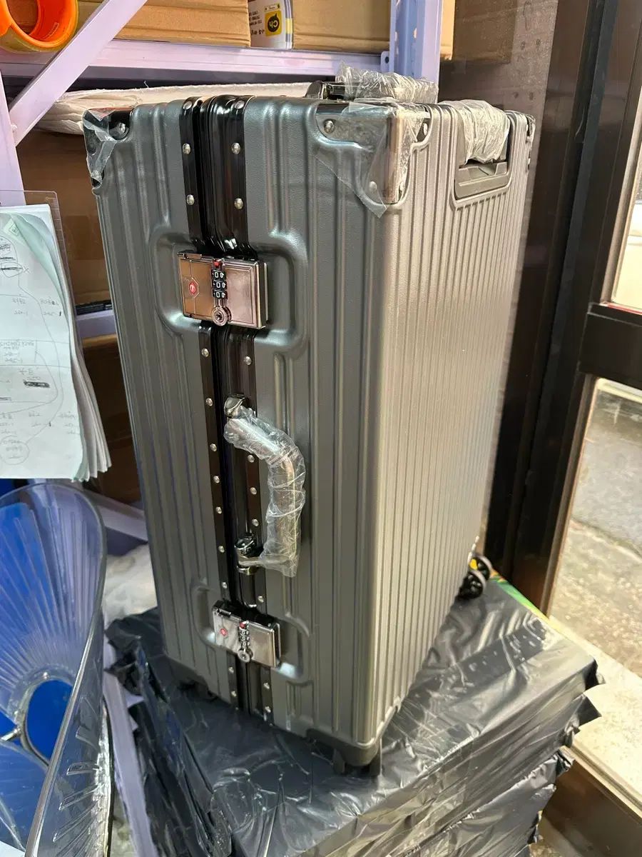 キャリアー 26インチ ブラック 濃いグレー