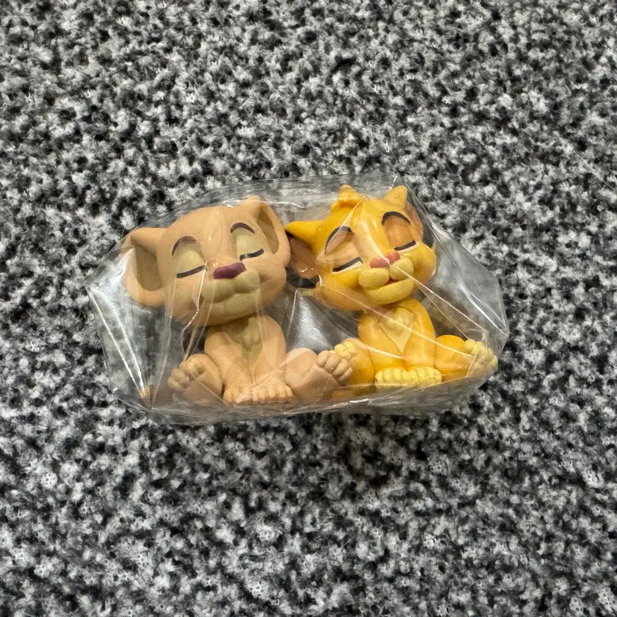 カプセル開封 新品 ディズニー ライオン・キング シンバ ナラ フィギュア