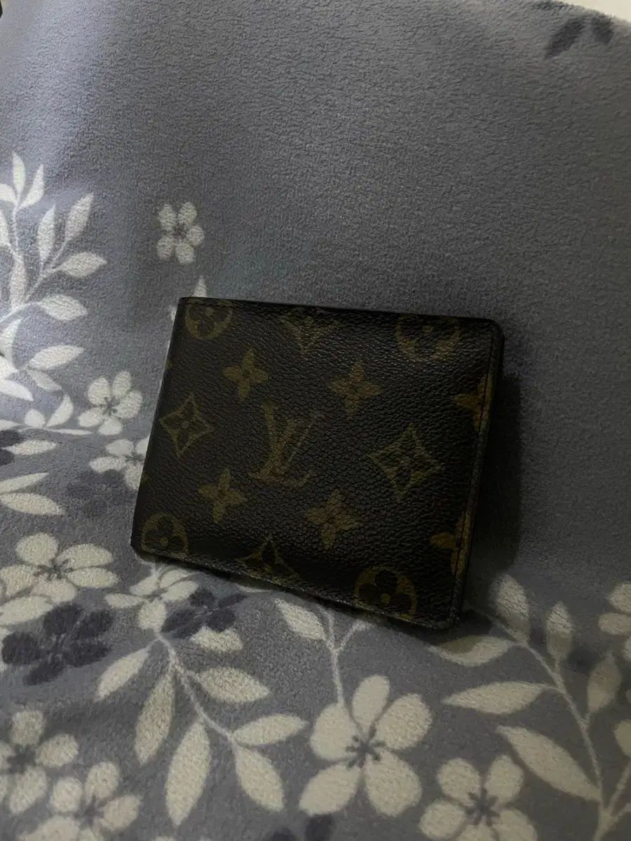 Louis Vuitton ルイヴィトン 二つ折り財布