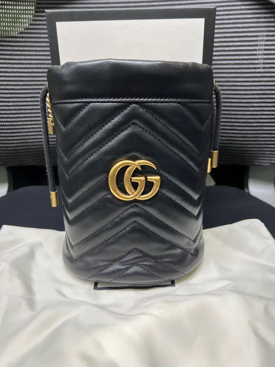 グッチ マーモント マトラッセ バケットバッグ クロスバック