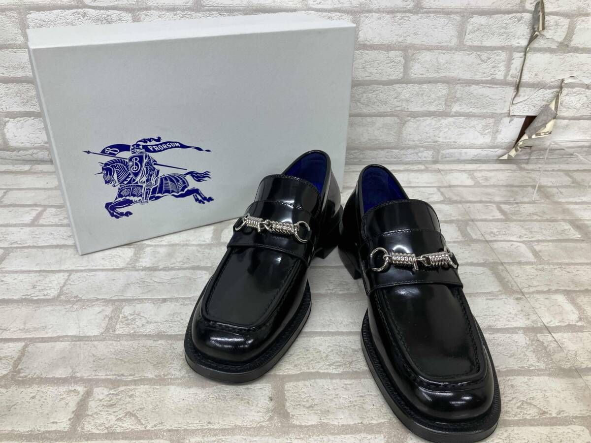 バーバリー ブラック サイズ41 レザー ローファー パテント き シルバー