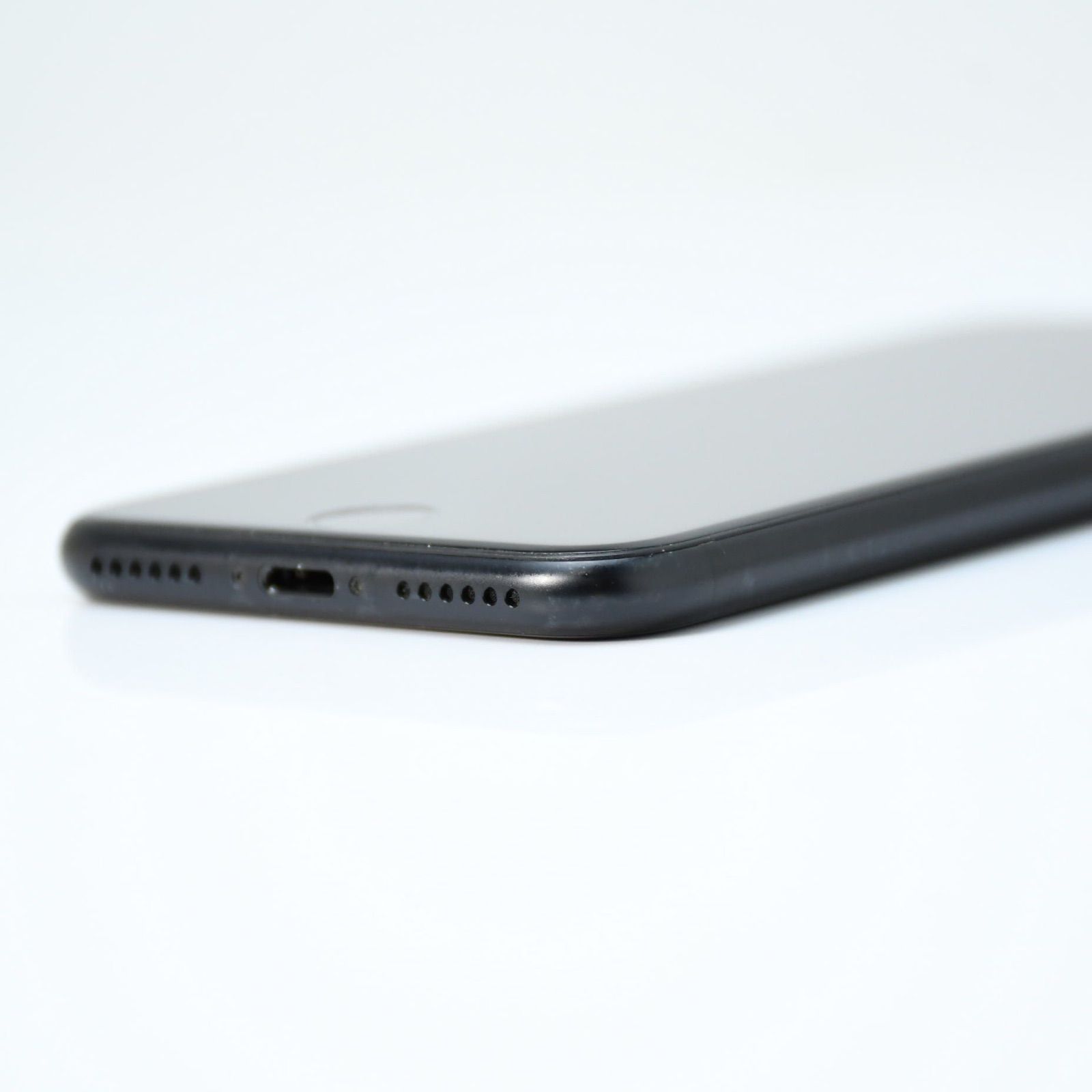 美品＊バッテリー81％】SIMフリー iPhone SE 第2世代 64GB ブラック