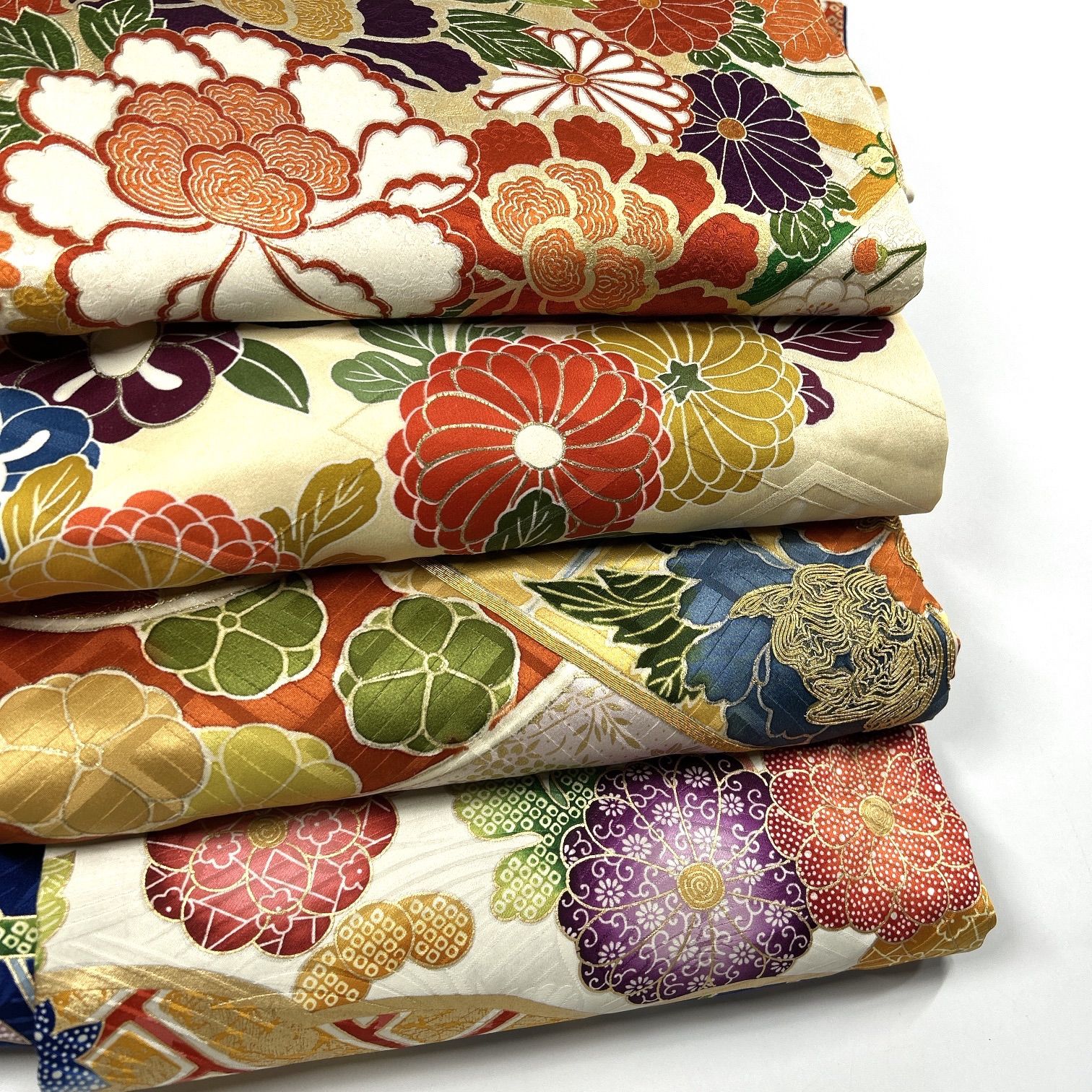 着物まとめ売り　正絹振袖4枚　留袖1枚　着用可　リメイク素材　目立った汚れなし 振袖 4枚 正絹 着物まとめ売り 同梱購入歓迎 リメイク用 着付け練習用