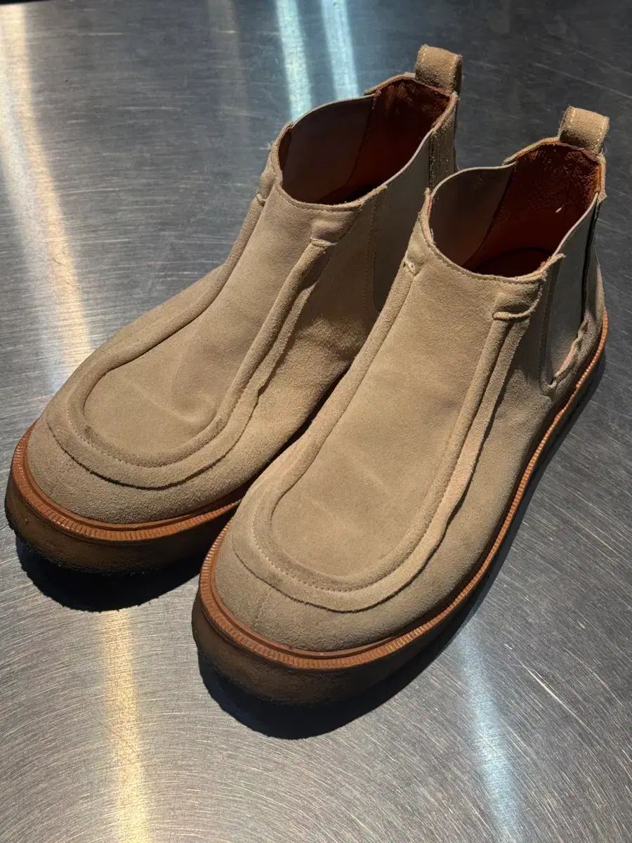 Uチップ スウェード チェルシーブーツ