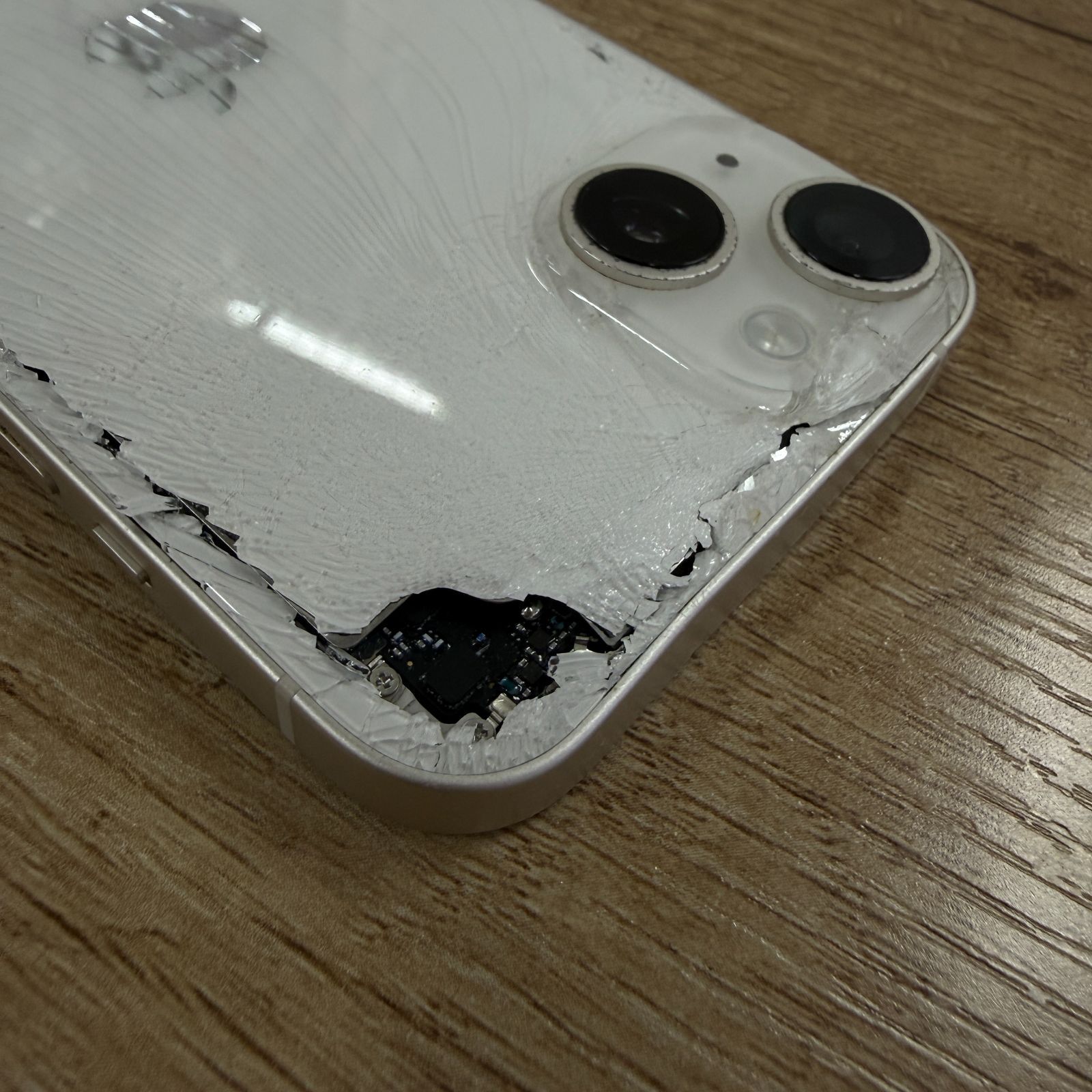 背面割れ】iPhone14 128GB