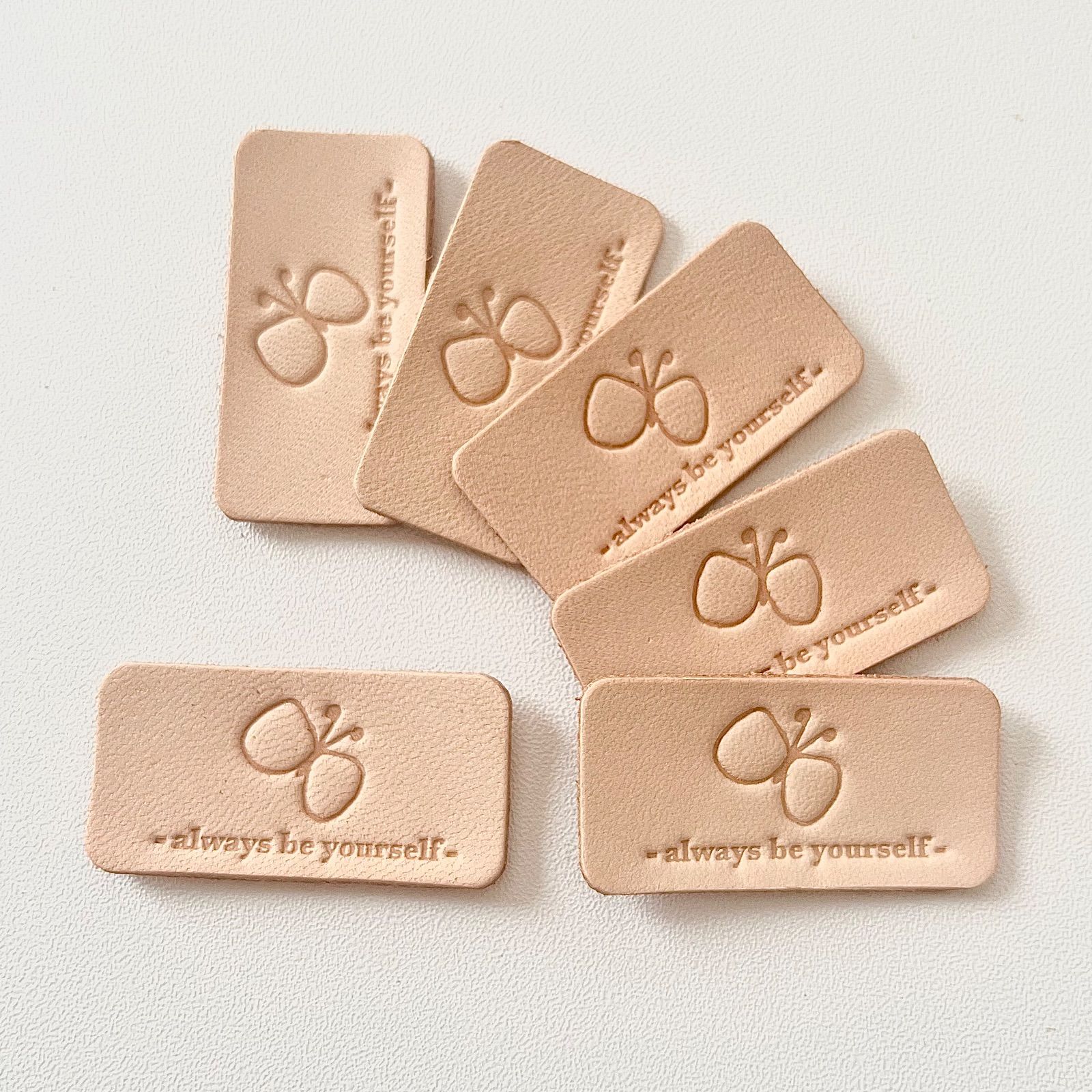 【 moo_coco画面です】 革タグ　素材 手しごとや雑貨様専用画面です】 革タグ 素材 16枚 - メルカリ