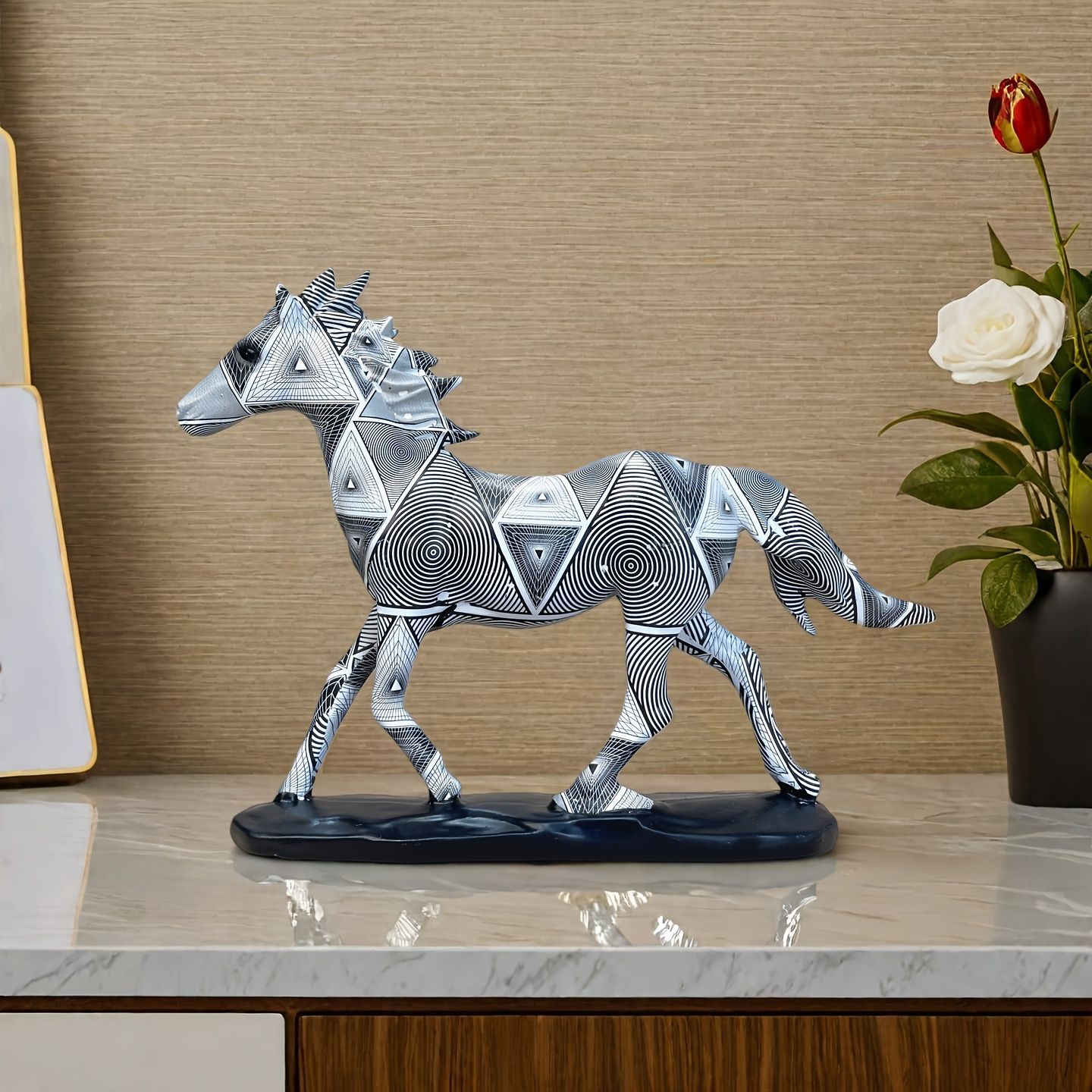オブジェ 置物 ウマ うま 馬 モダン 干支 正月飾り オシャレ インテリア リビング ダイニング 玄関 寝室 装飾 オーナメント 樹脂 プレゼント ギフト 感 オフィスデコレーション 棚装飾