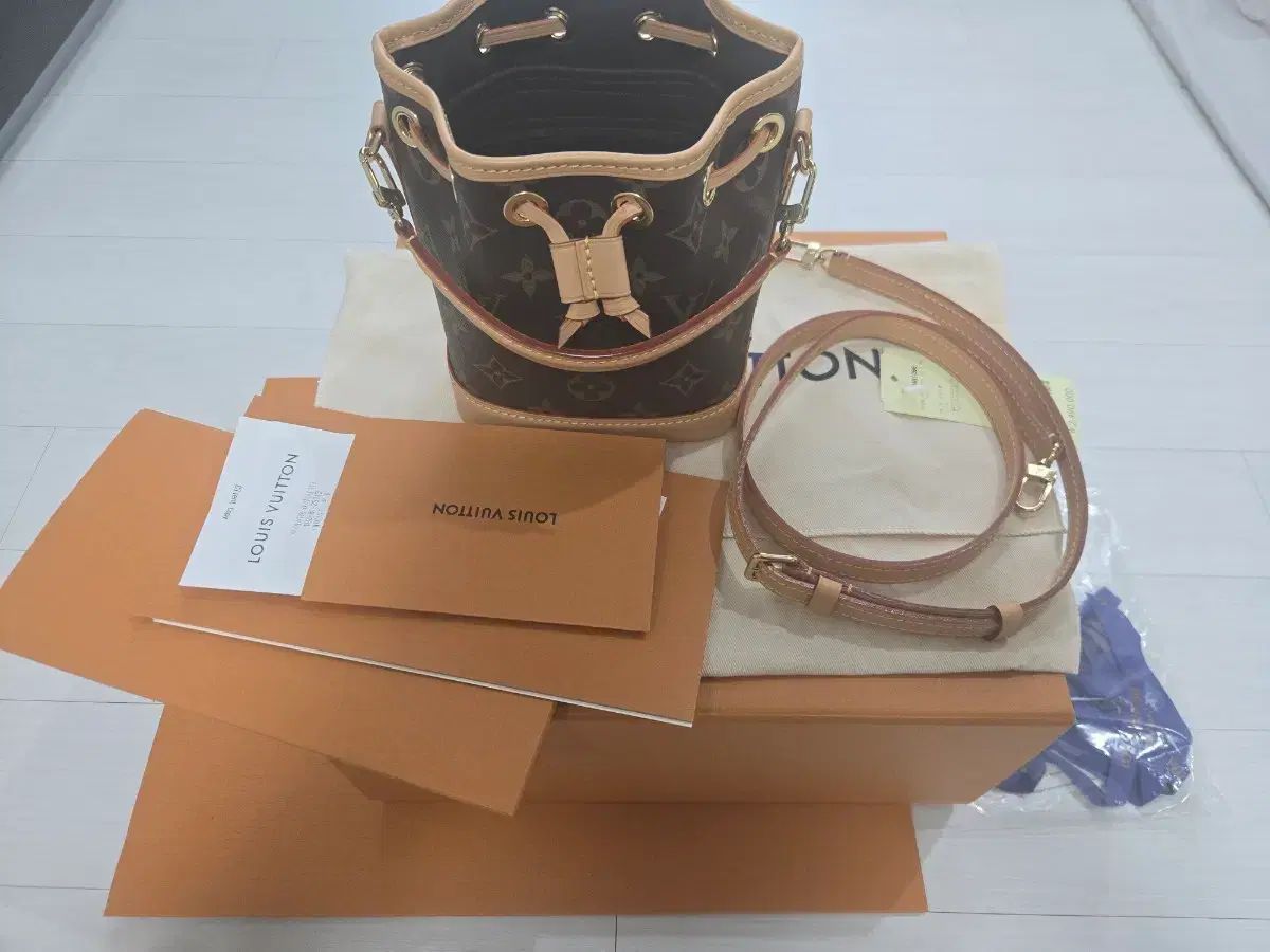 ルイヴィトン ナノノエ モノグラム ミニバケットバッグ