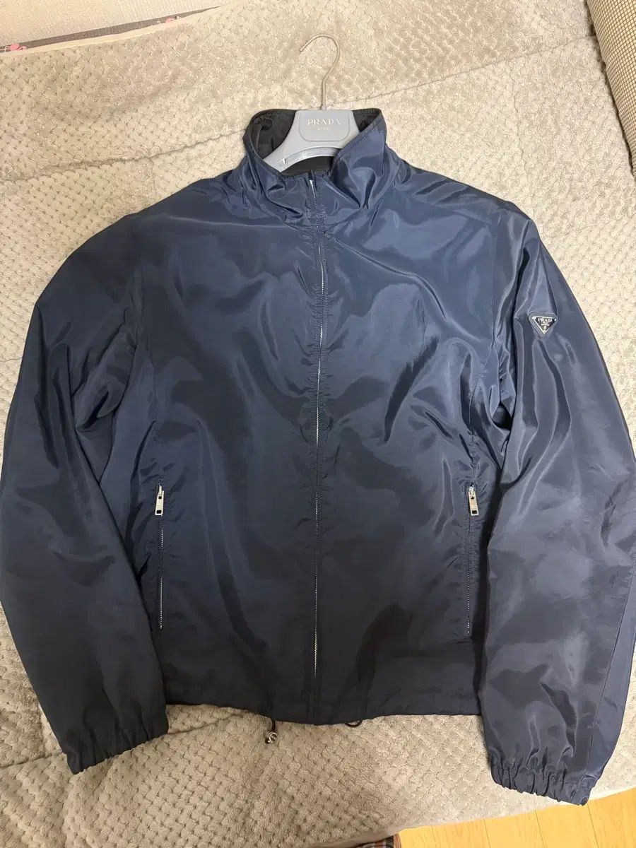 プラダ リバーシブル ウィンドブレーカー ネイビー/ブラック - メルカリ