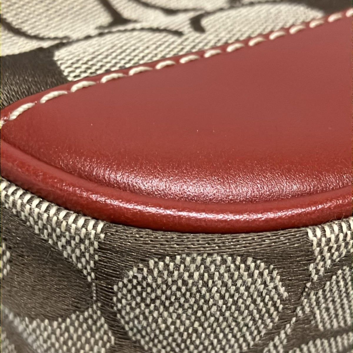 ショルダーバッグ シグネチャークリケットショルダーバッグ