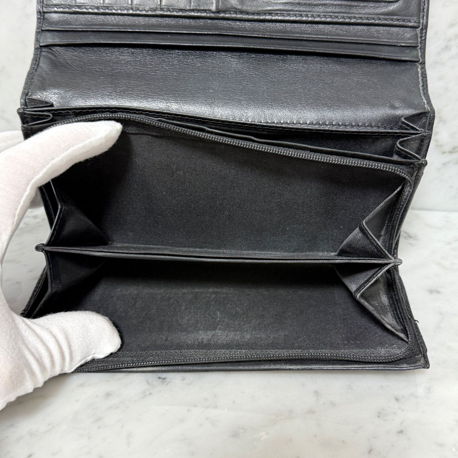 Vivienne Westwood ヴィヴィアンウエストウッド 長財布 ブラック 黒 本 
