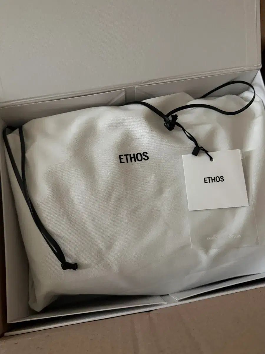 エートス ethos ショルダートゥーフォールディングバッグ ブラック