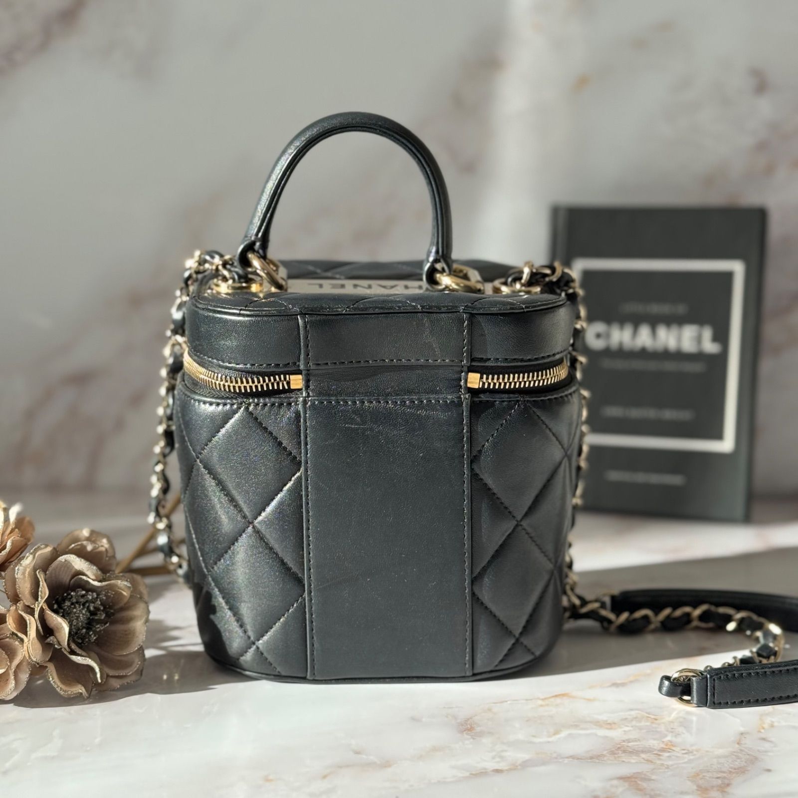 シャネル CHANEL チェーンショルダー マトラッセ バニティ