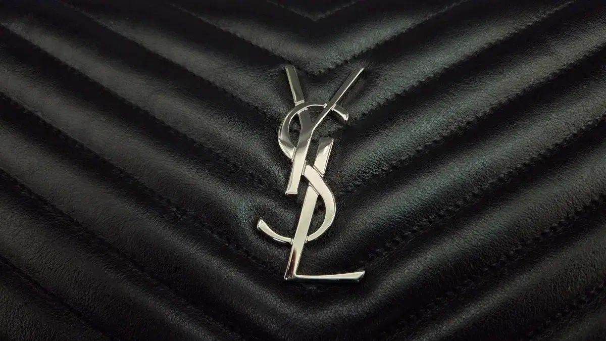 Saint Laurent サンローラン マトラッセ クラッチバッグ Lサイズ シルバー
