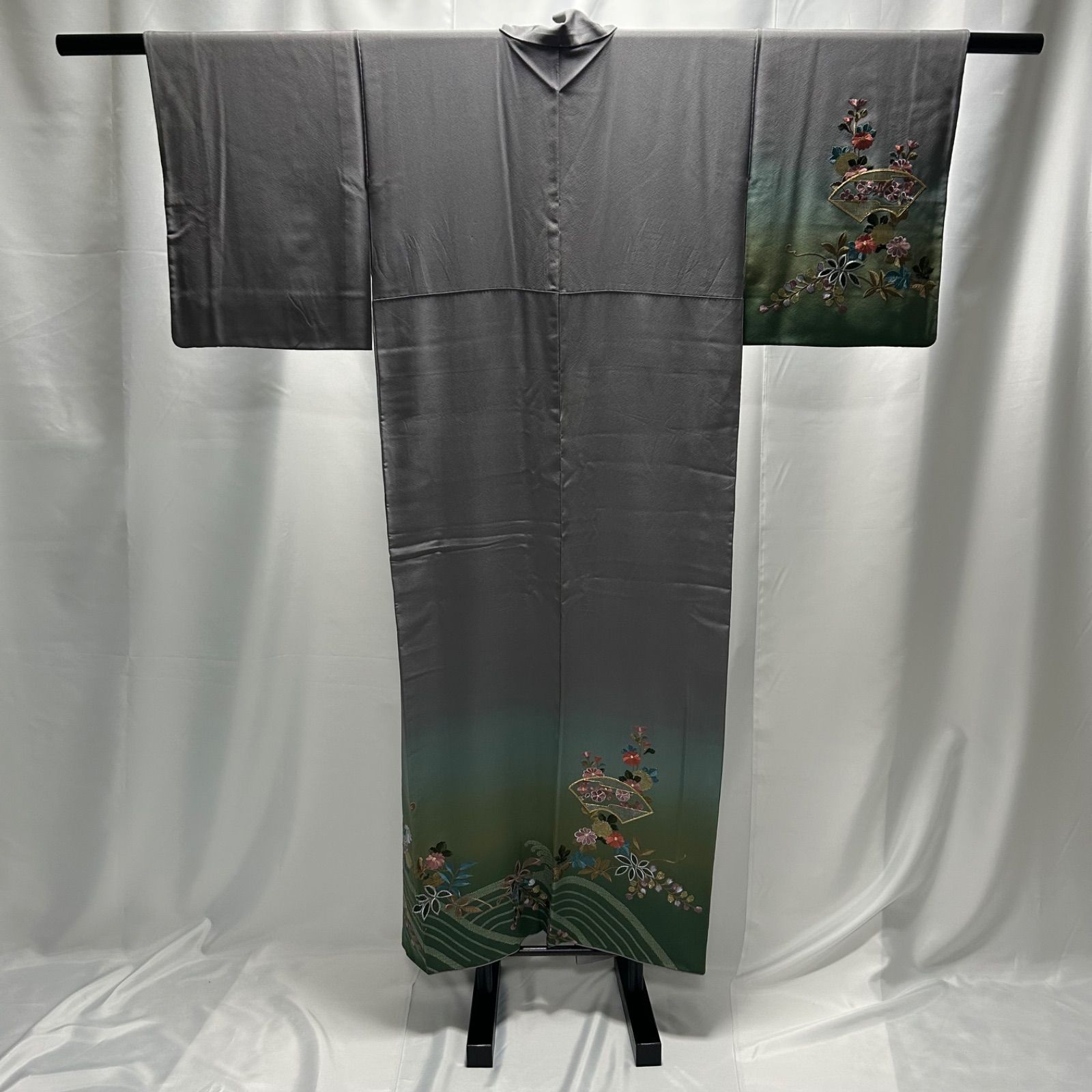 着物 付け下げ グレー系 昭和レトロ 花 刺繍 上品 管理番号KKVKAM 8