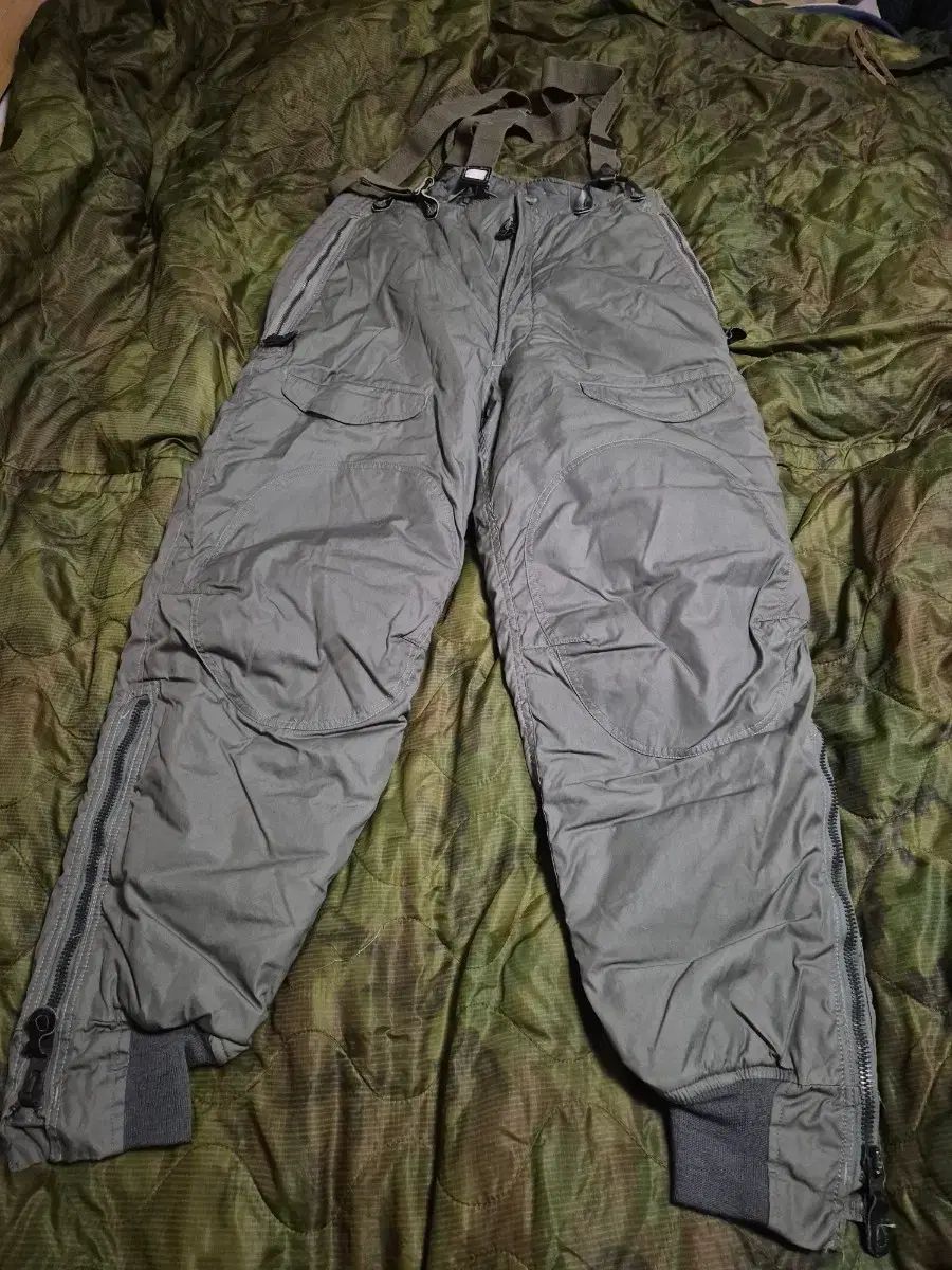 ミリタリー F-1 B 防寒 ズボン 30 サイズ