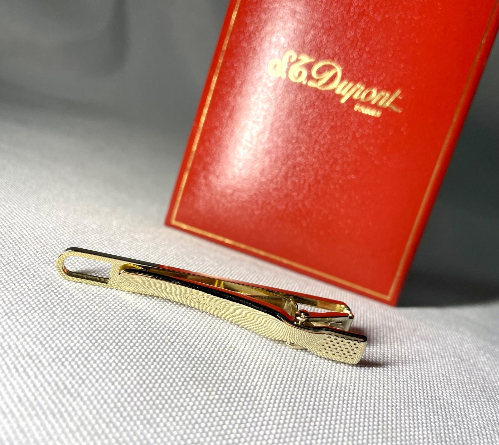  S.T.Dupont デュポン Dロゴ くり抜きデザイン ゴールドメタリックネクタイピン タイピン タイバー ケースあり メンズ ネクタイピン 小物