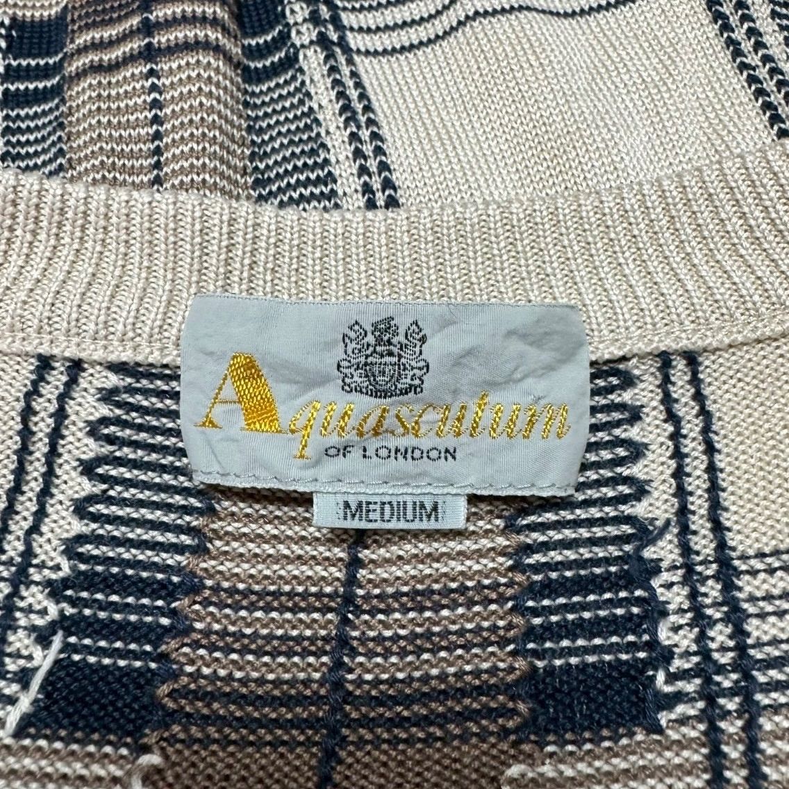 Aquascutum OF LONDON アクアスキュータム 日本製 ベージュ Vネック