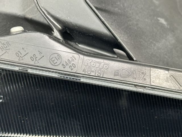 ハリアー エレガンス ZSU60W 後期 純正 右ヘッドライト 右ライト RH