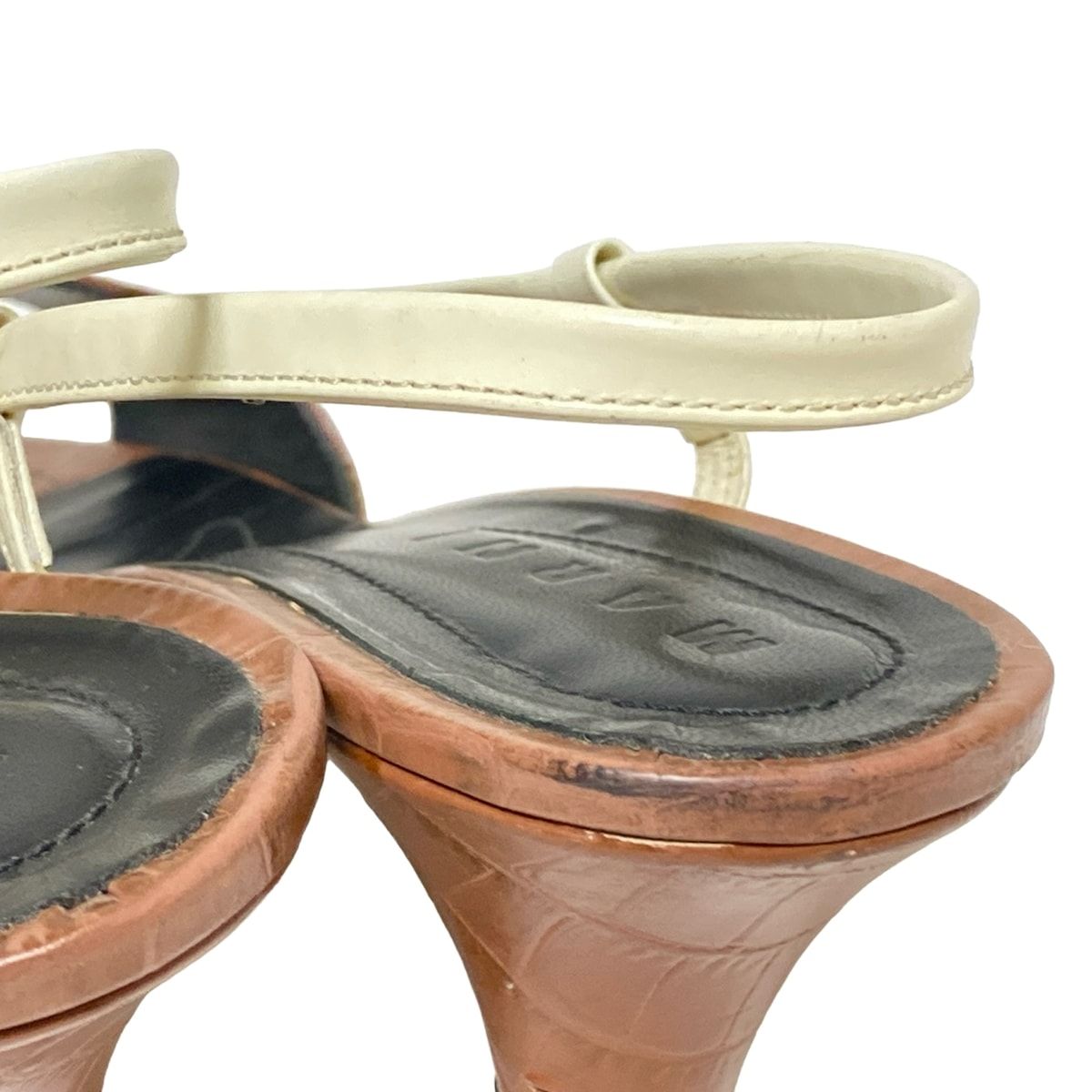 型押し加工 レザー