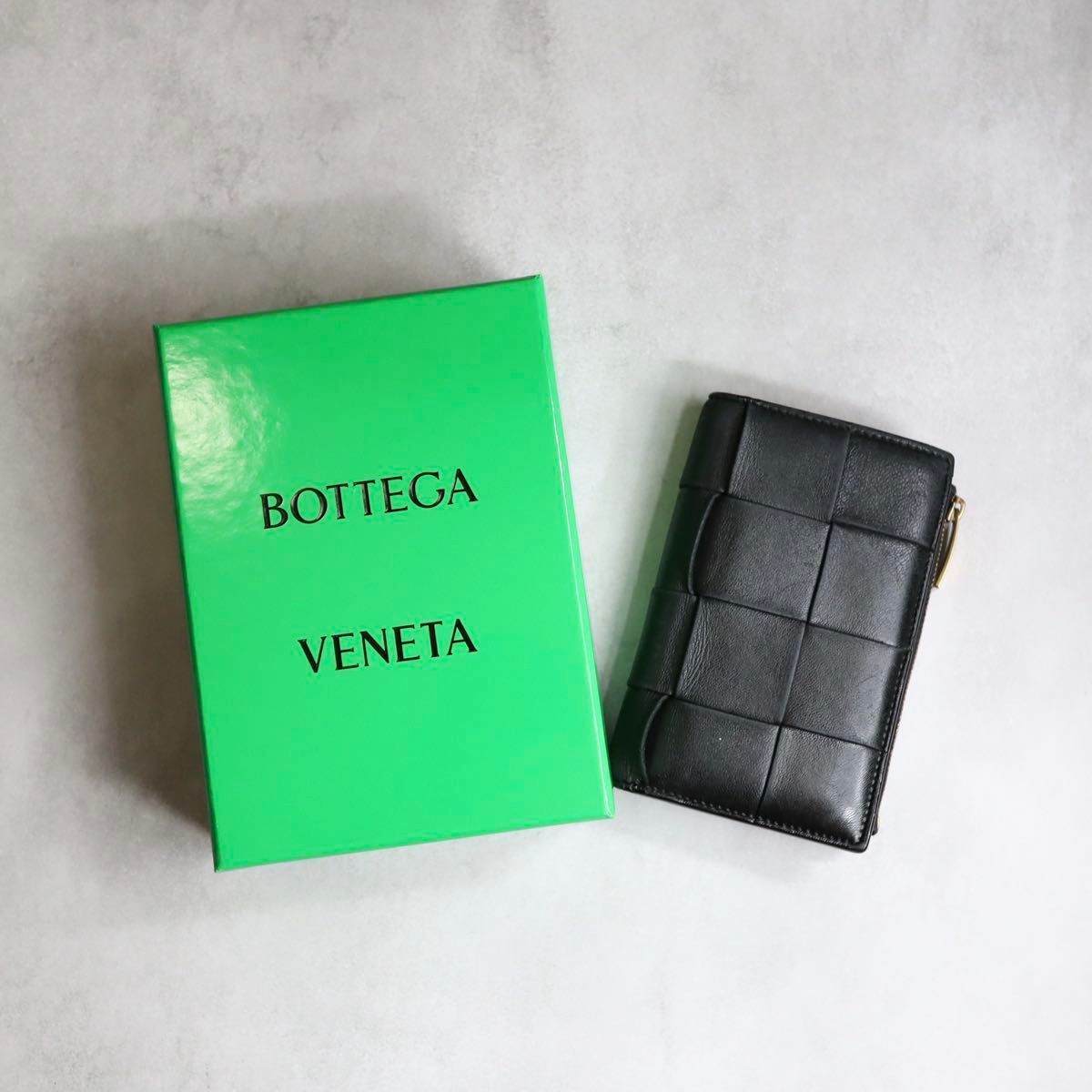 BOTTEGA VENETA ボッテガヴェネタ カセットミディアムバイフォールドウォレット 二つ折り財布 ブラック