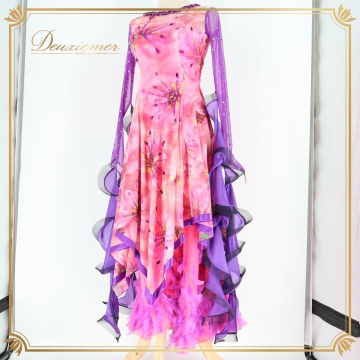 社交ダンス 衣装 ジャズ ラテン パンツ ズボン ダンスウェア フロート 羽 フェザー ピンク 紫 柄 模様 パーティ 発表会 ピンク系 パープル系 豪華 おしゃれ イベント ダンスパフォーマンス パンツスタイルショー用 フリル