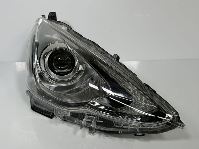NHP10 アクア　中期　右ヘッドランプ　美品　81110-52K40 NHP10 アクア 中期 ヘッドライト 右 ASSY コイト 52-291 81110-52K40